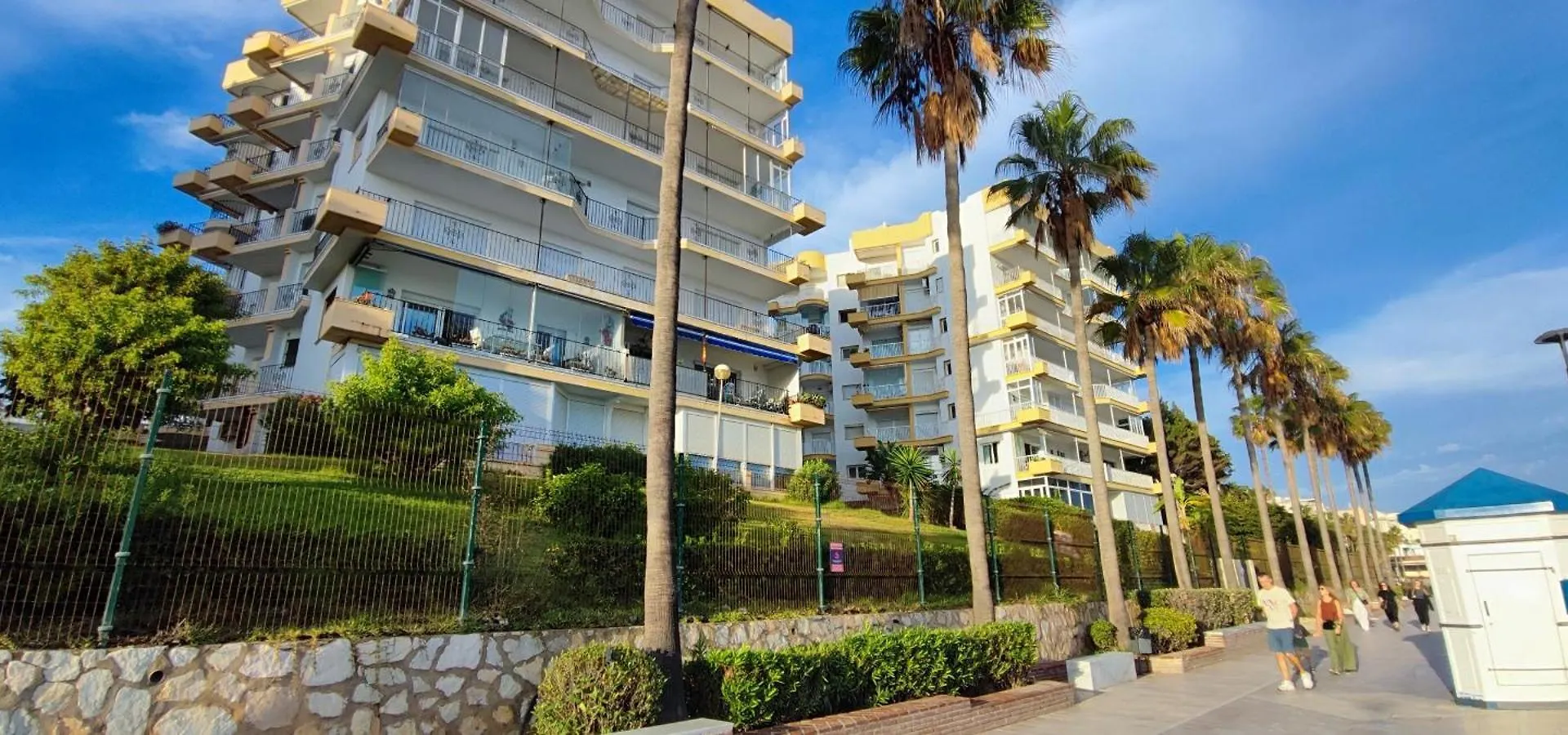 Marbella Suite 0*,